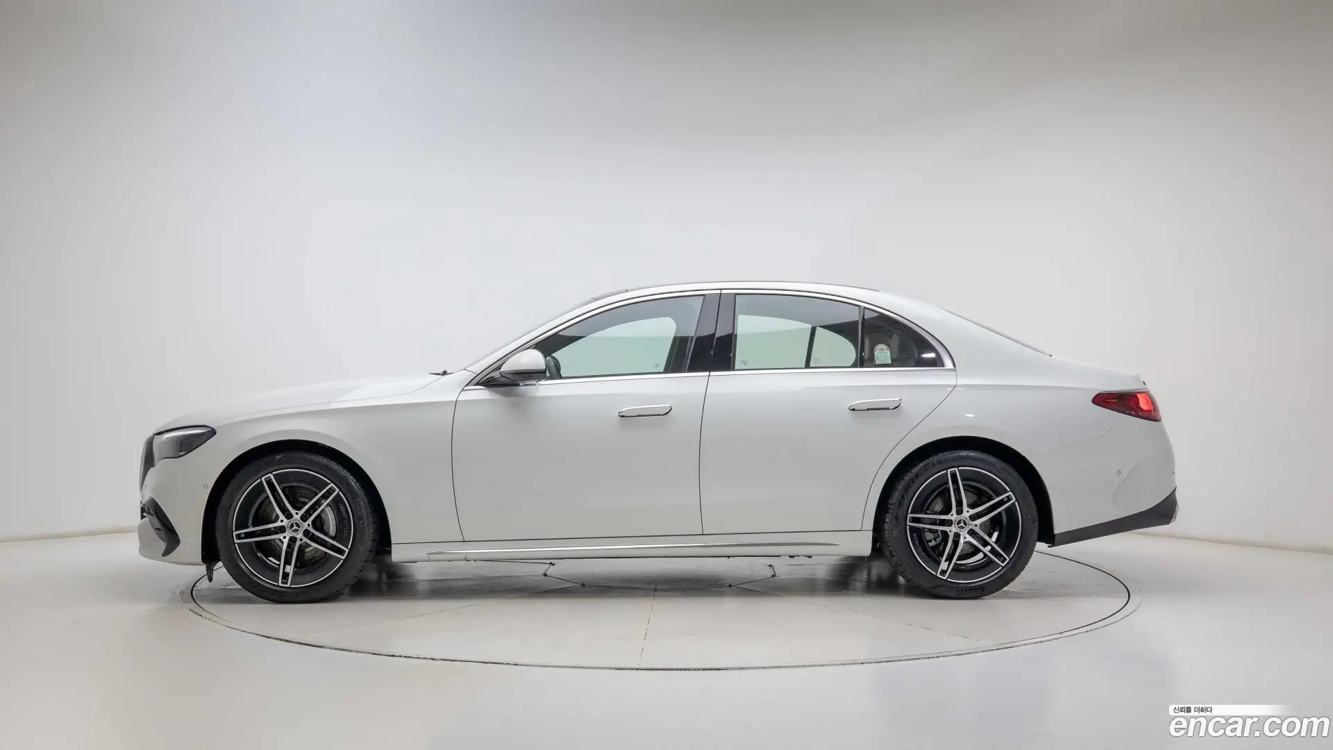 Main__Slider__Photo:E-Class Mercedes-Benz 2025.7-1