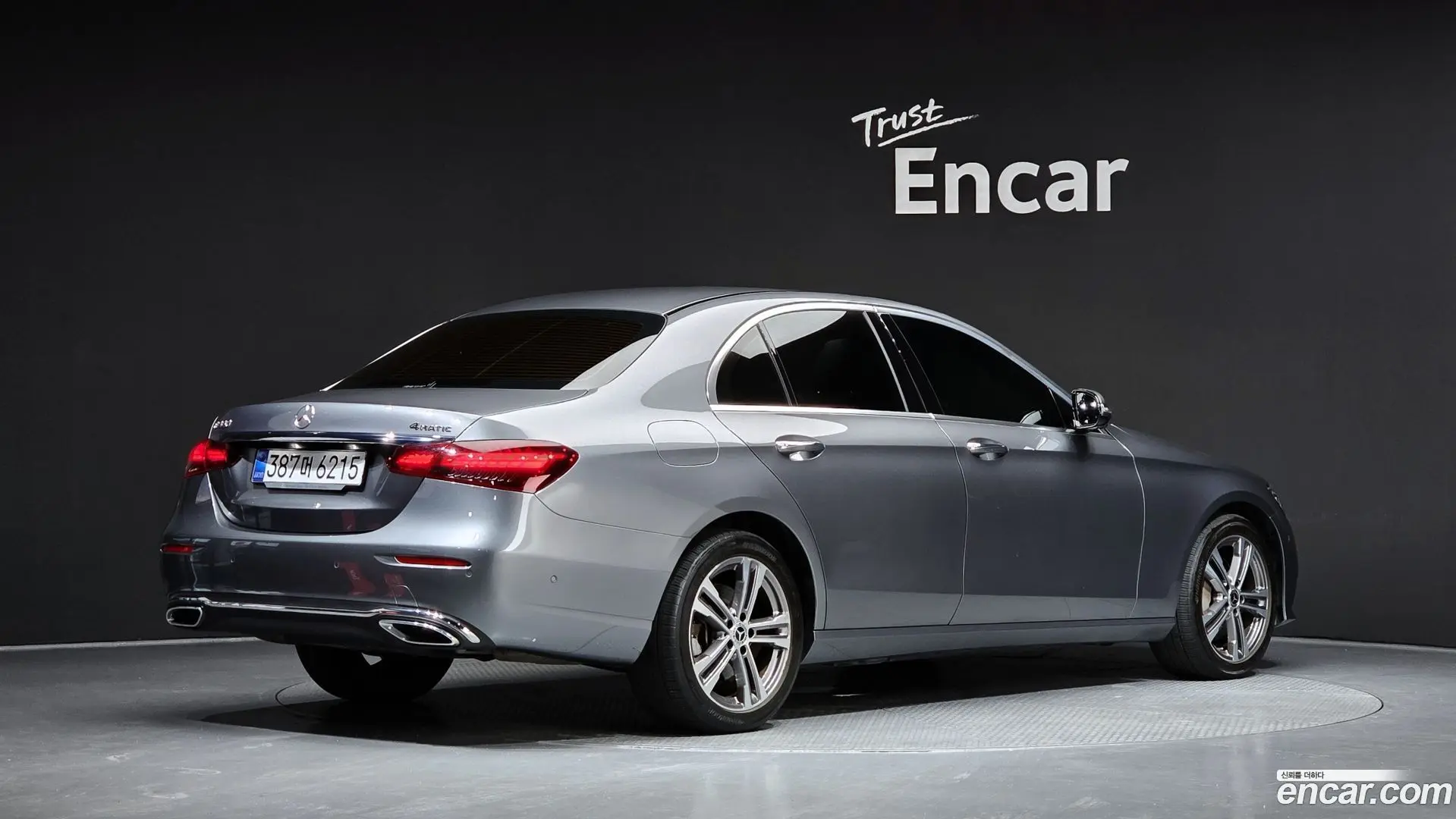 Main__Slider__Photo:E-Class Mercedes-Benz 2021.8-1