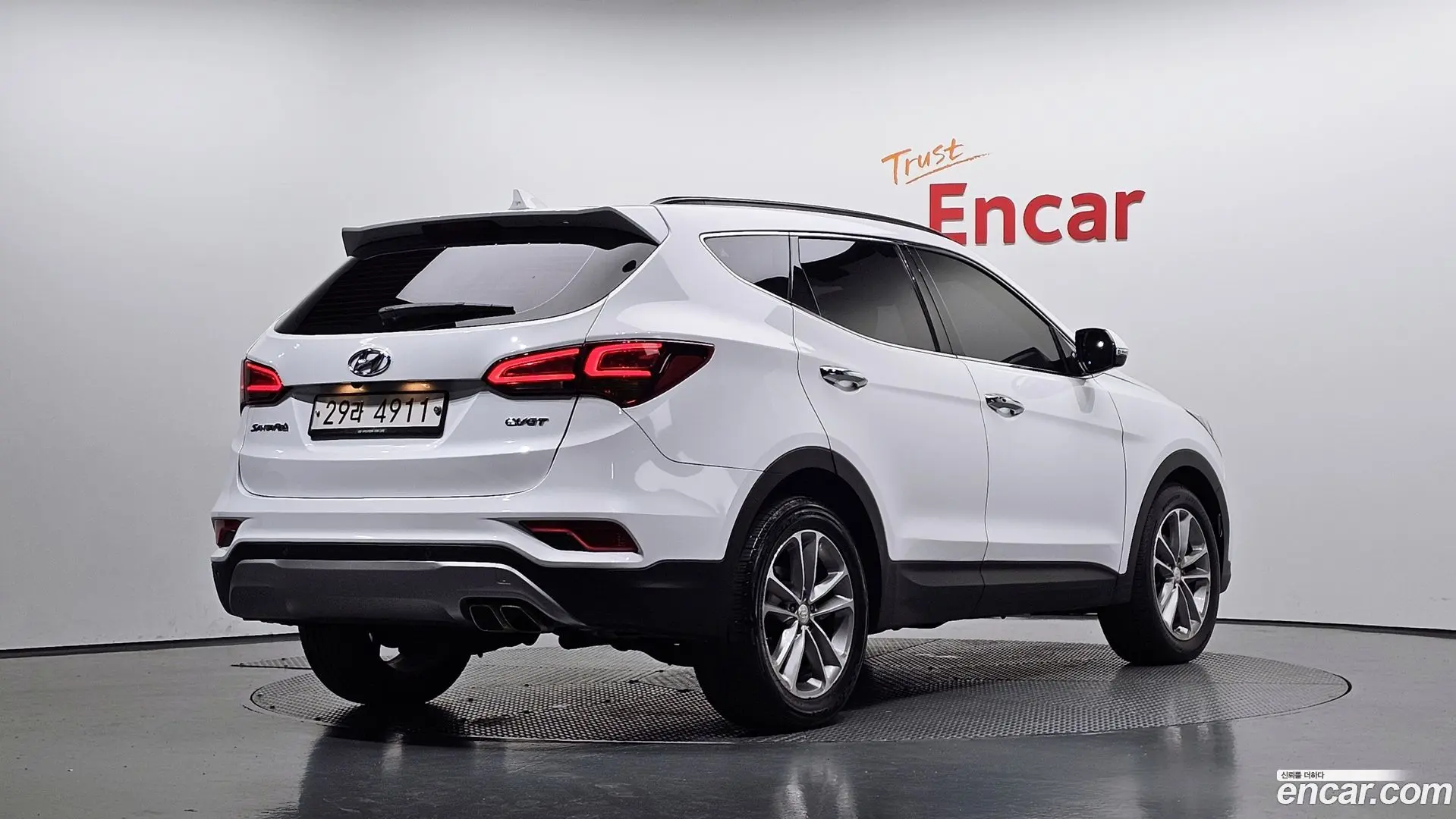 Main__Slider__Photo:Santafe Hyundai 2017.0-1