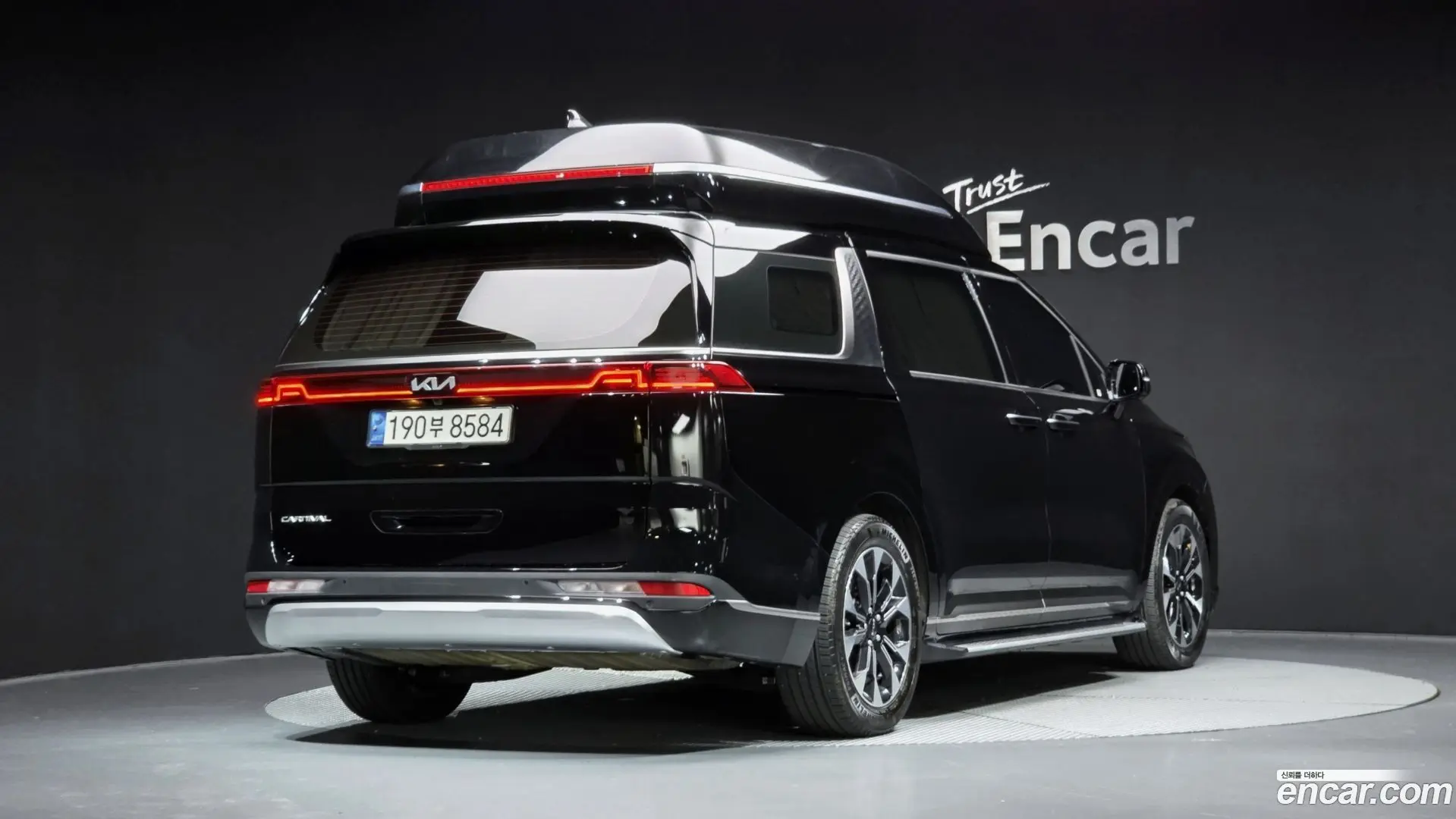 Main__Slider__Photo:Canival Kia 2021.10-1