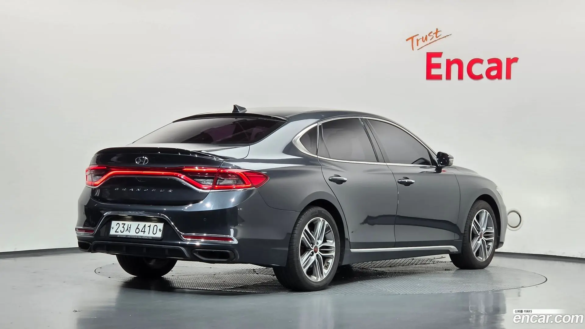 Main__Slider__Photo:Grandeur Hyundai 2018.10-1
