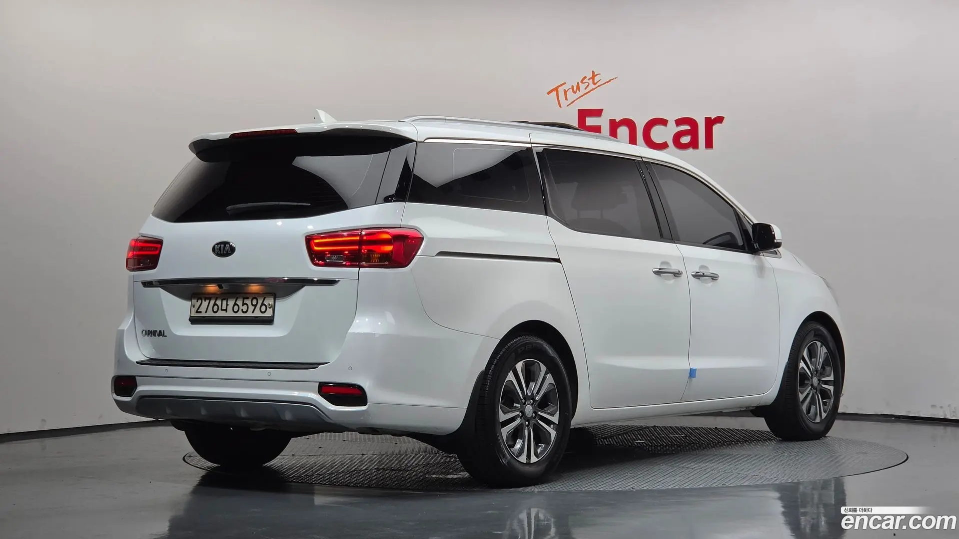 Main__Slider__Photo:Canival Kia 2018.8-1