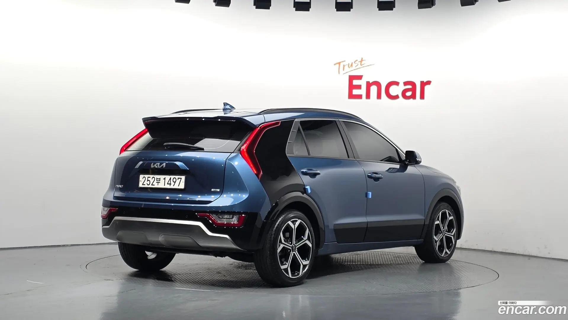 Main__Slider__Photo:Niro Kia 2022.8-1
