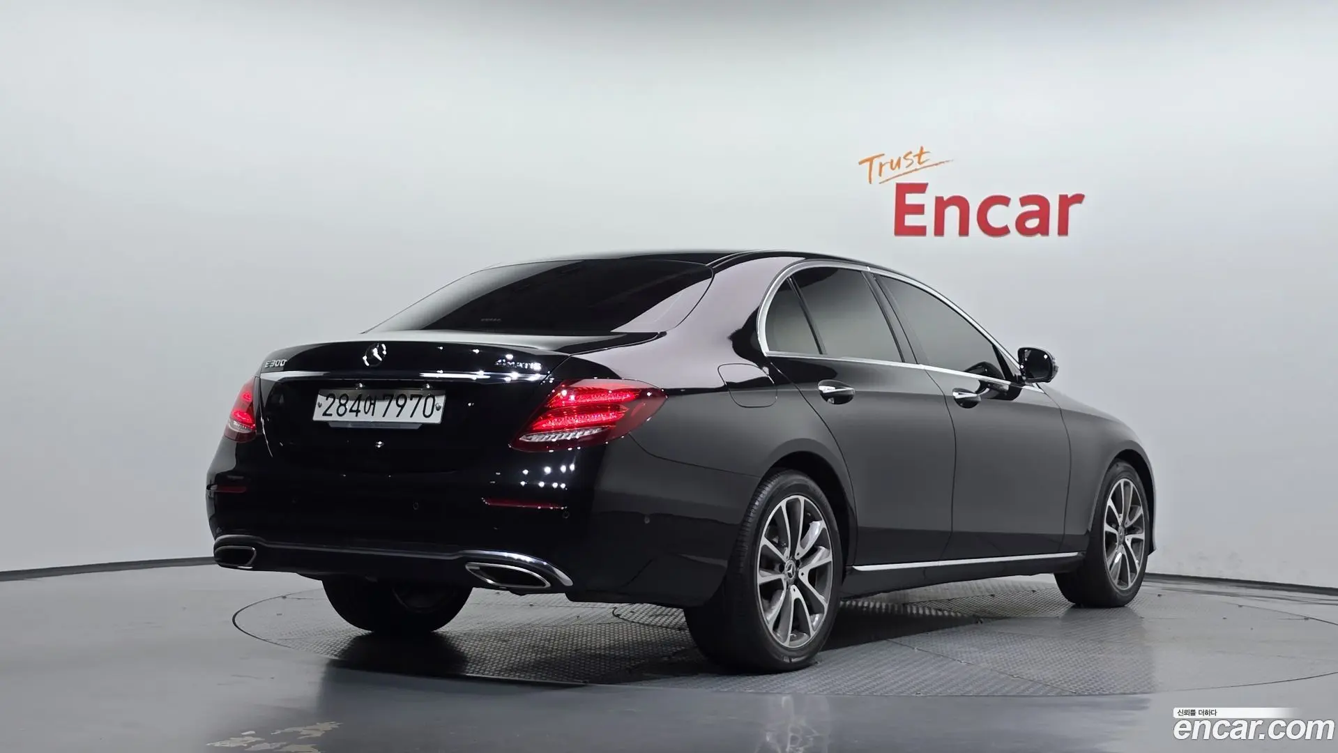 Main__Slider__Photo:E-Class Mercedes-Benz 2018.9-1