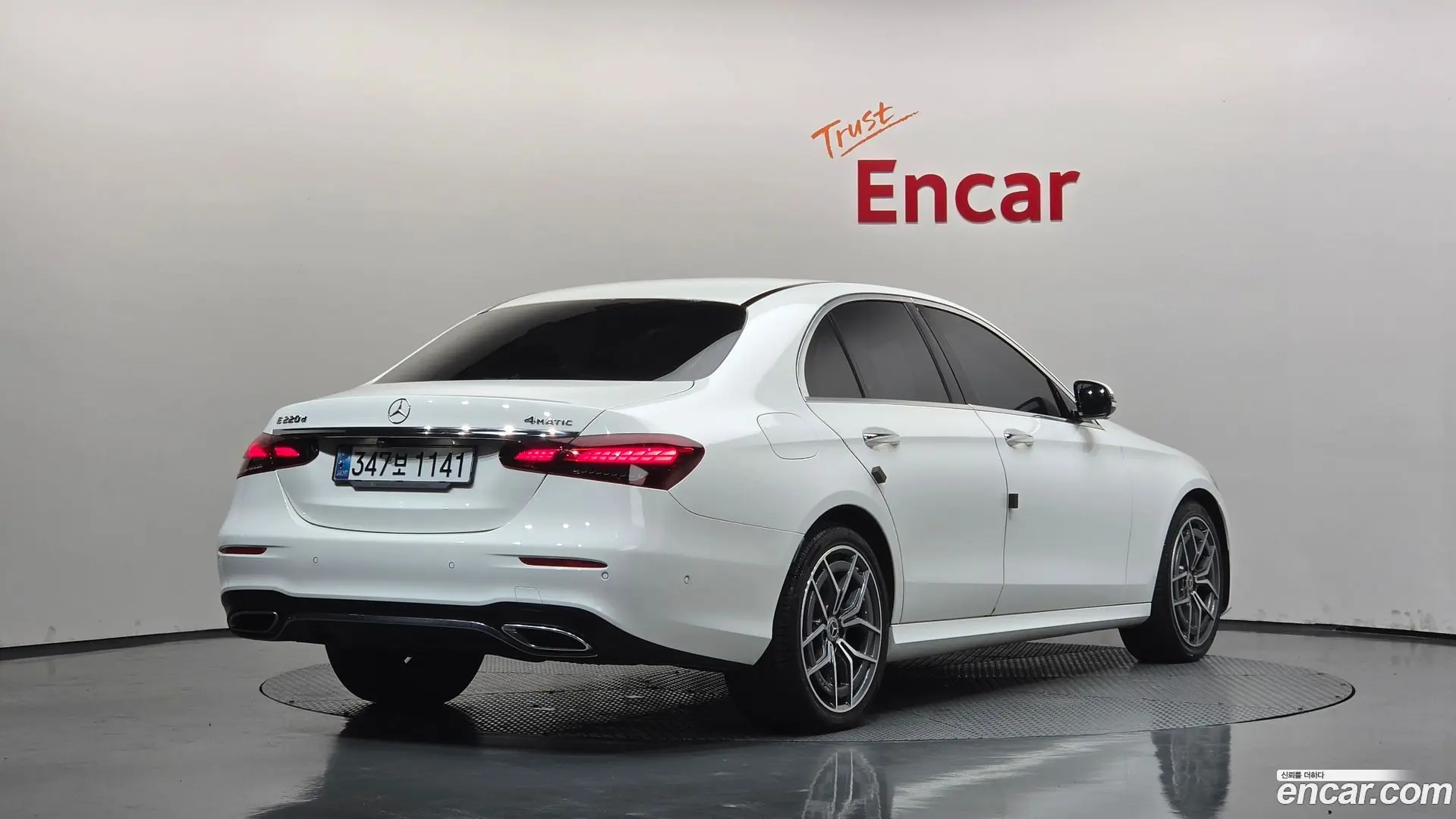 Main__Slider__Photo:E-Class Mercedes-Benz 2021.7-1