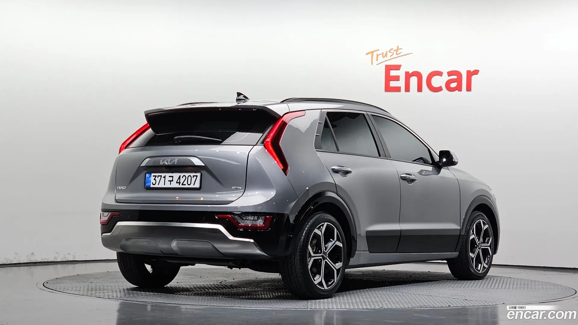 Main__Slider__Photo:Niro Kia 2022.8-1