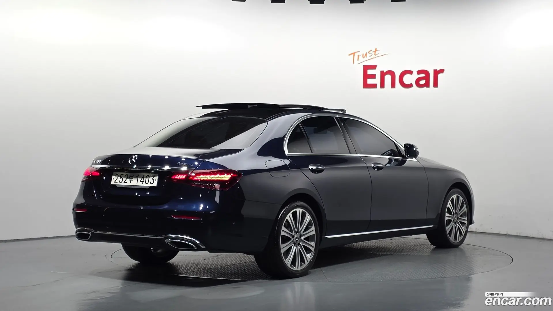 Main__Slider__Photo:E-Class Mercedes-Benz 2021.8-1