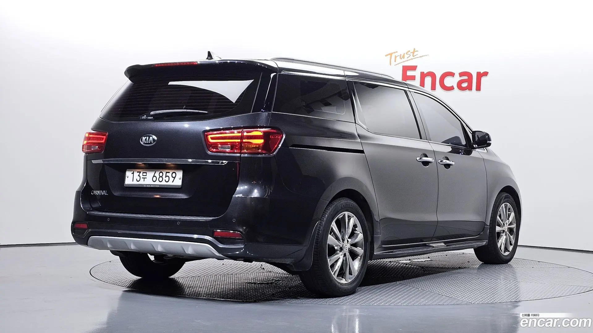 Main__Slider__Photo:Canival Kia 2019.3-1