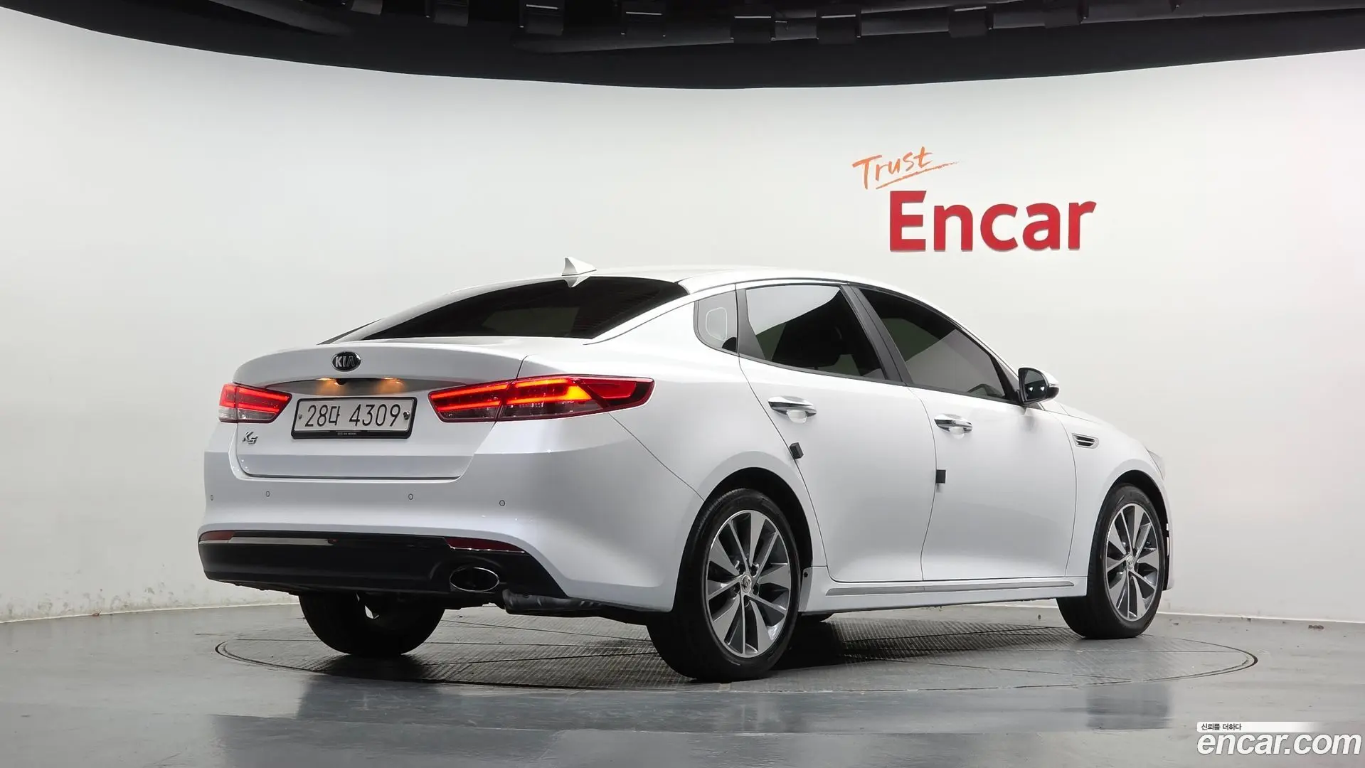 Main__Slider__Photo:K5 Kia 2017.11-1