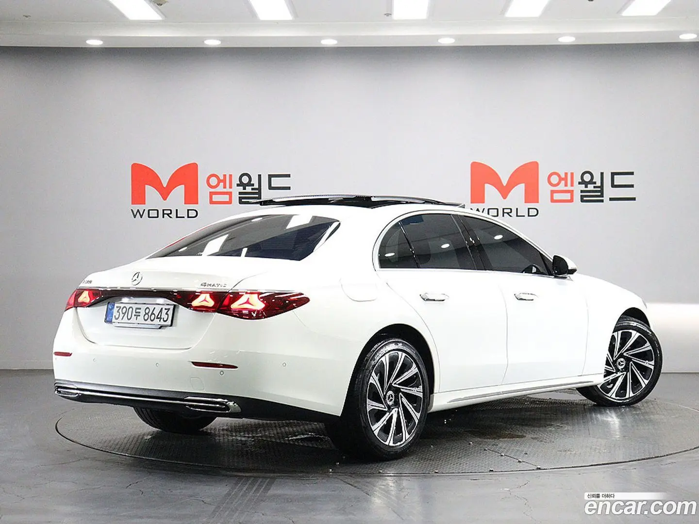 Main__Slider__Photo:E-Class Mercedes-Benz 2025.5-1