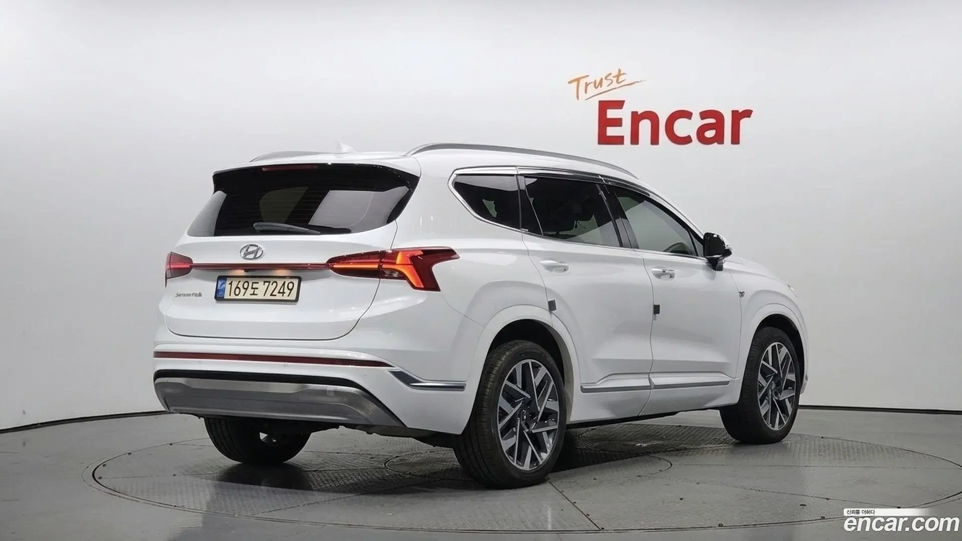 Main__Slider__Photo:Santafe Hyundai 2021.4-1