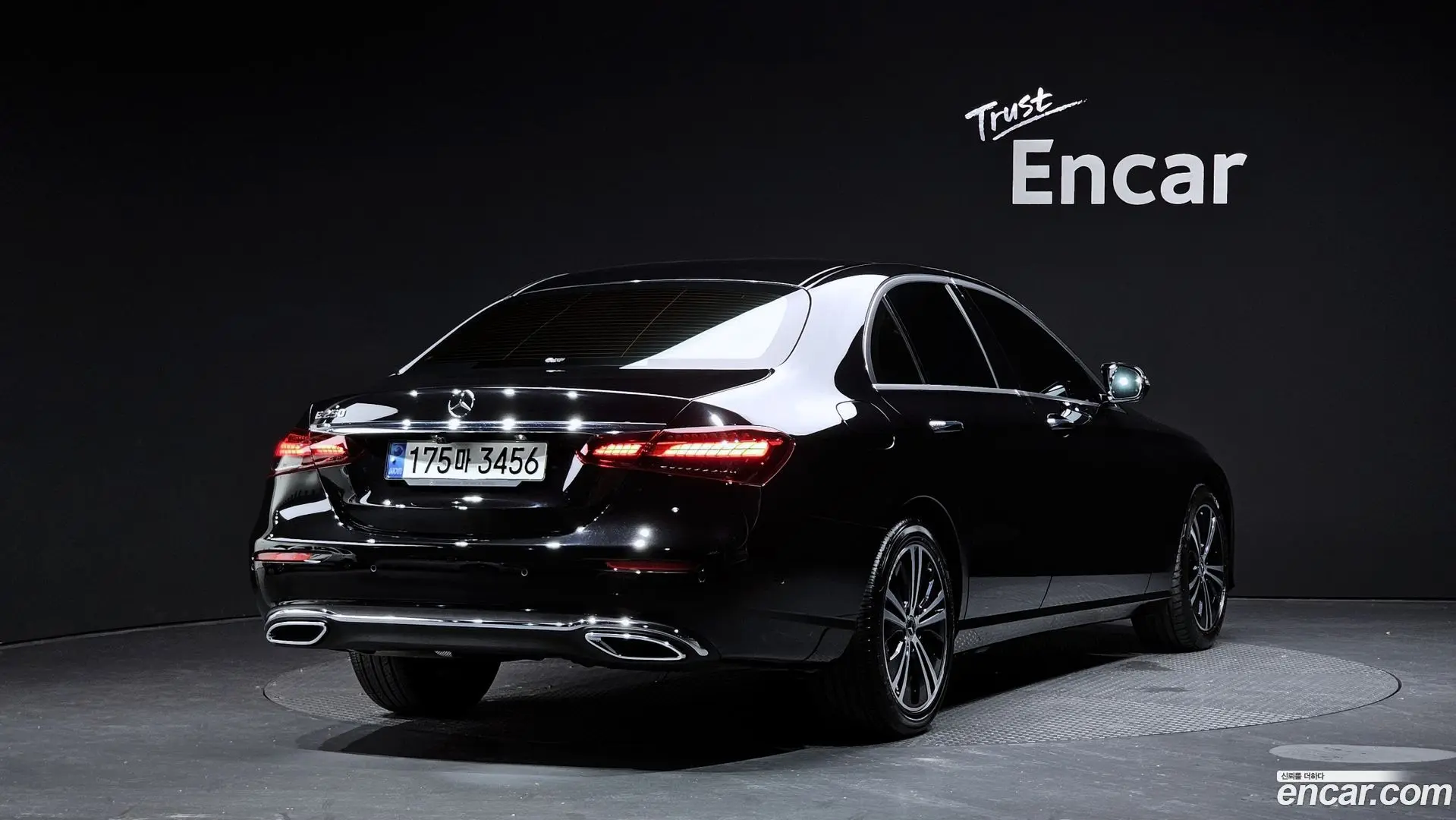 Main__Slider__Photo:E-Class Mercedes-Benz 2021.6-1