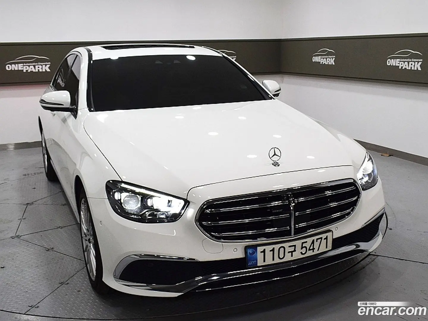 Main__Slider__Photo:E-Class Mercedes-Benz 2022.3-1
