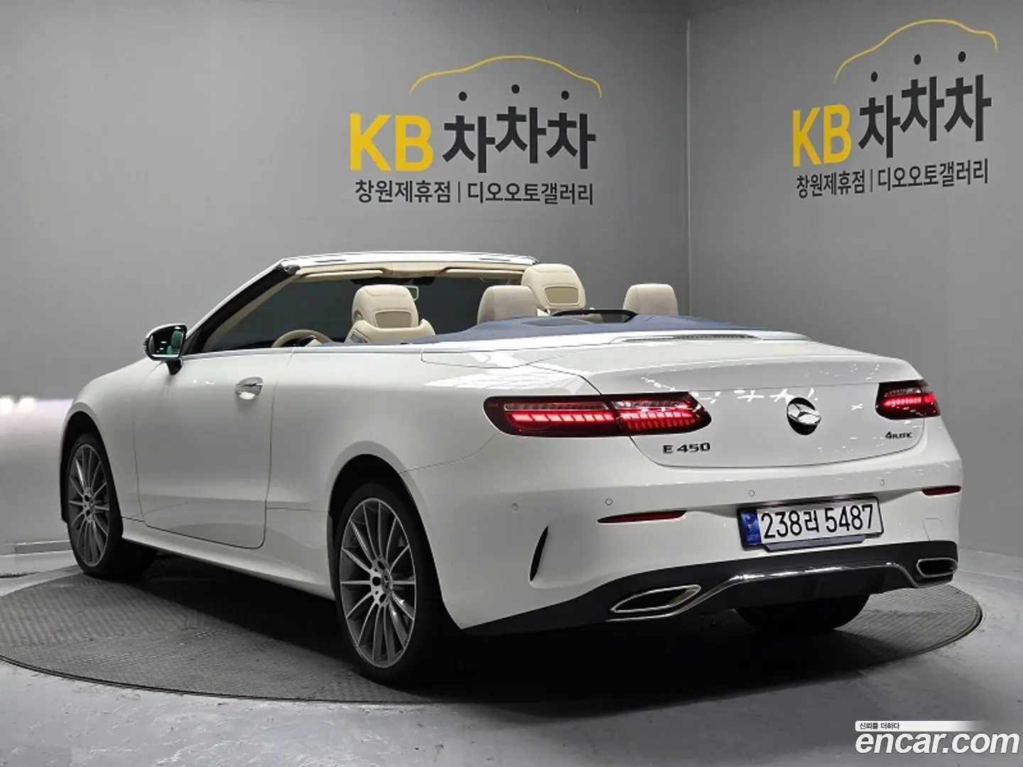 Main__Slider__Photo:E-Class Mercedes-Benz 2023.6-1