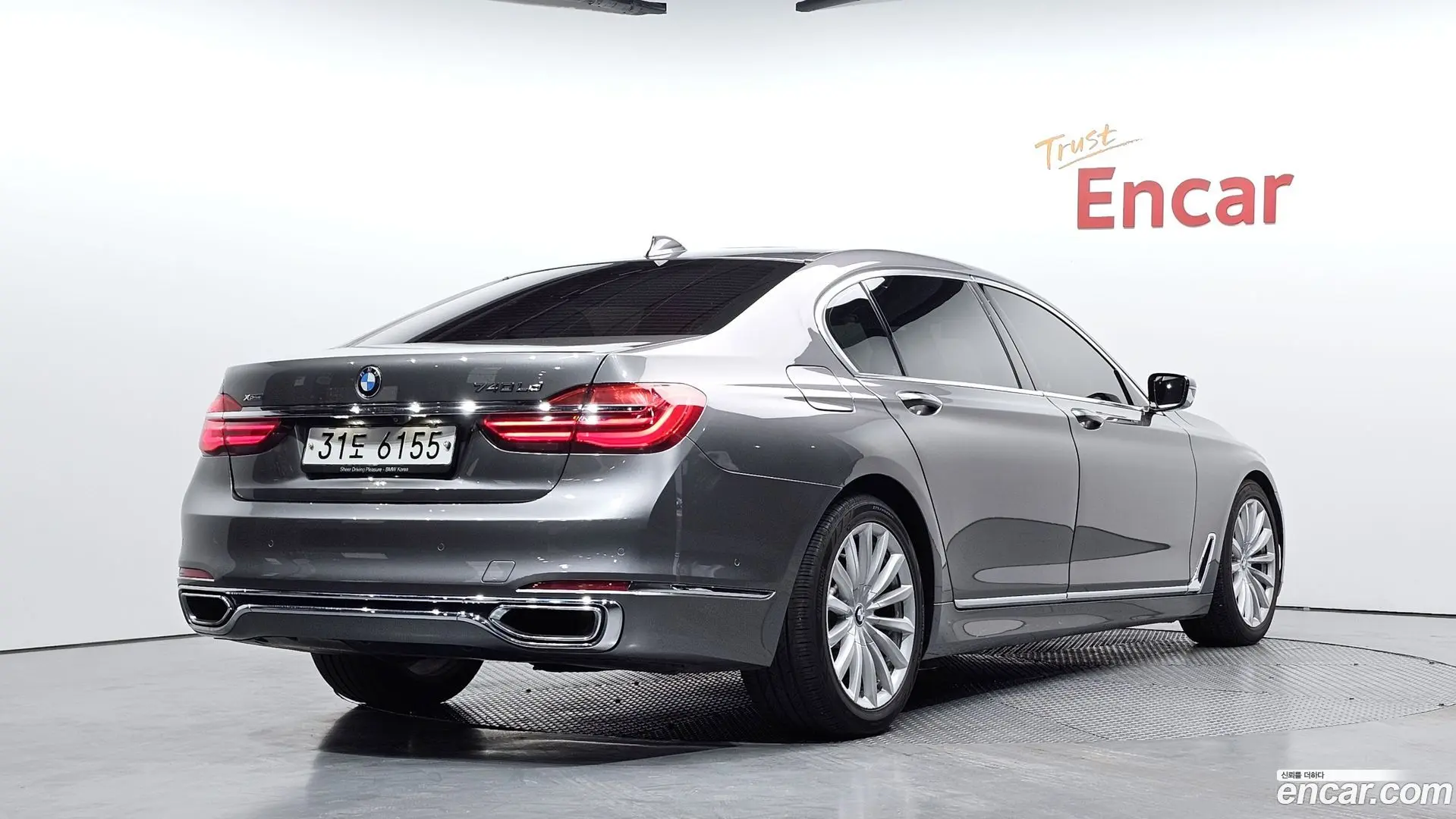 Main__Slider__Photo:7-Series BMW 2016.11-1