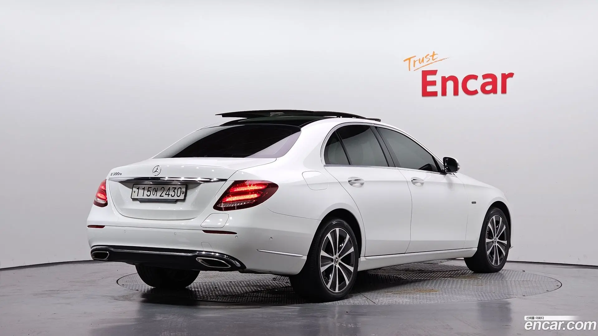 Main__Slider__Photo:E-Class Mercedes-Benz 2019.11-1