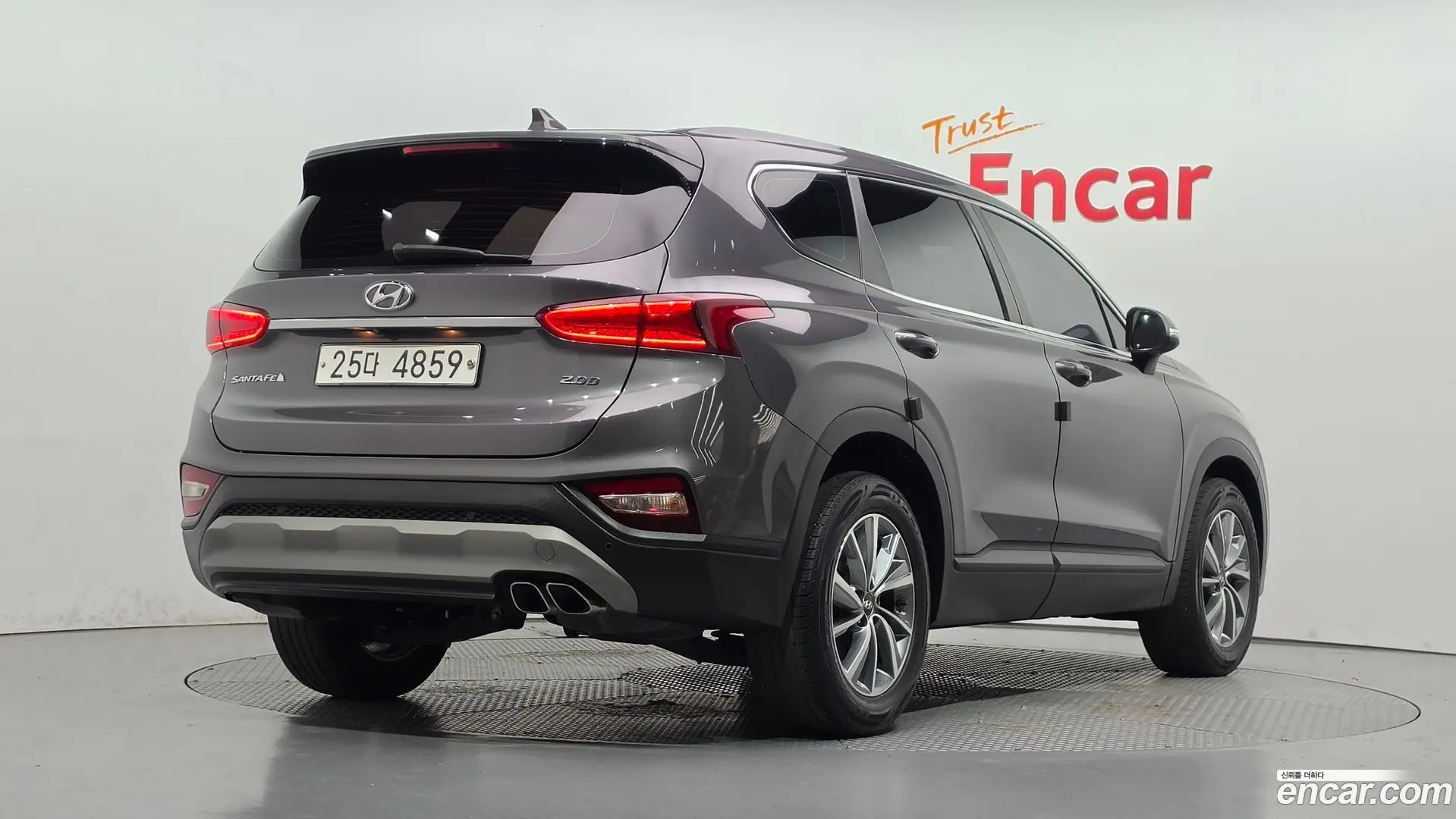 Main__Slider__Photo:Santafe Hyundai 2018.6-1