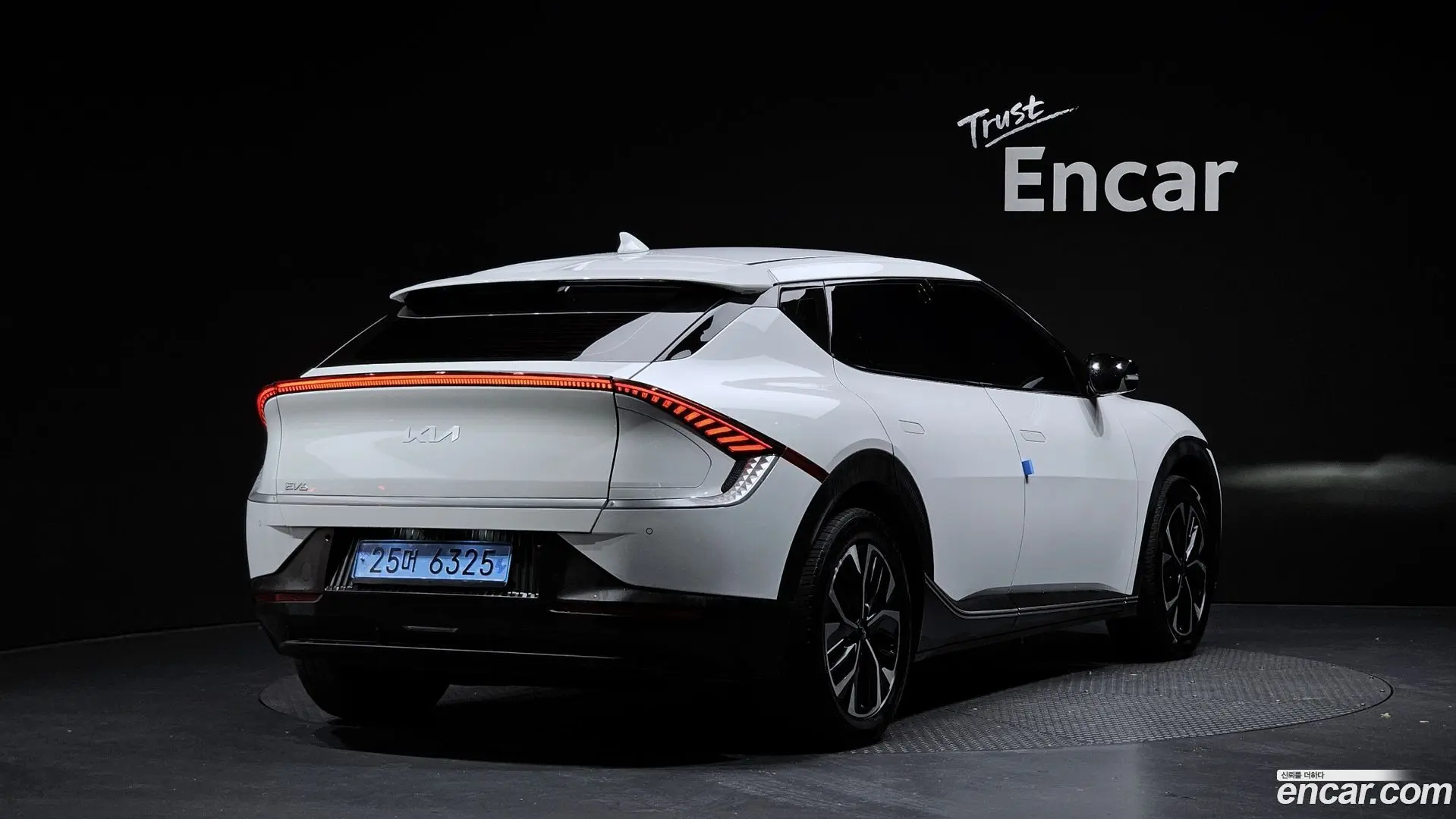 Main__Slider__Photo:EV6 Kia 2022.11-1