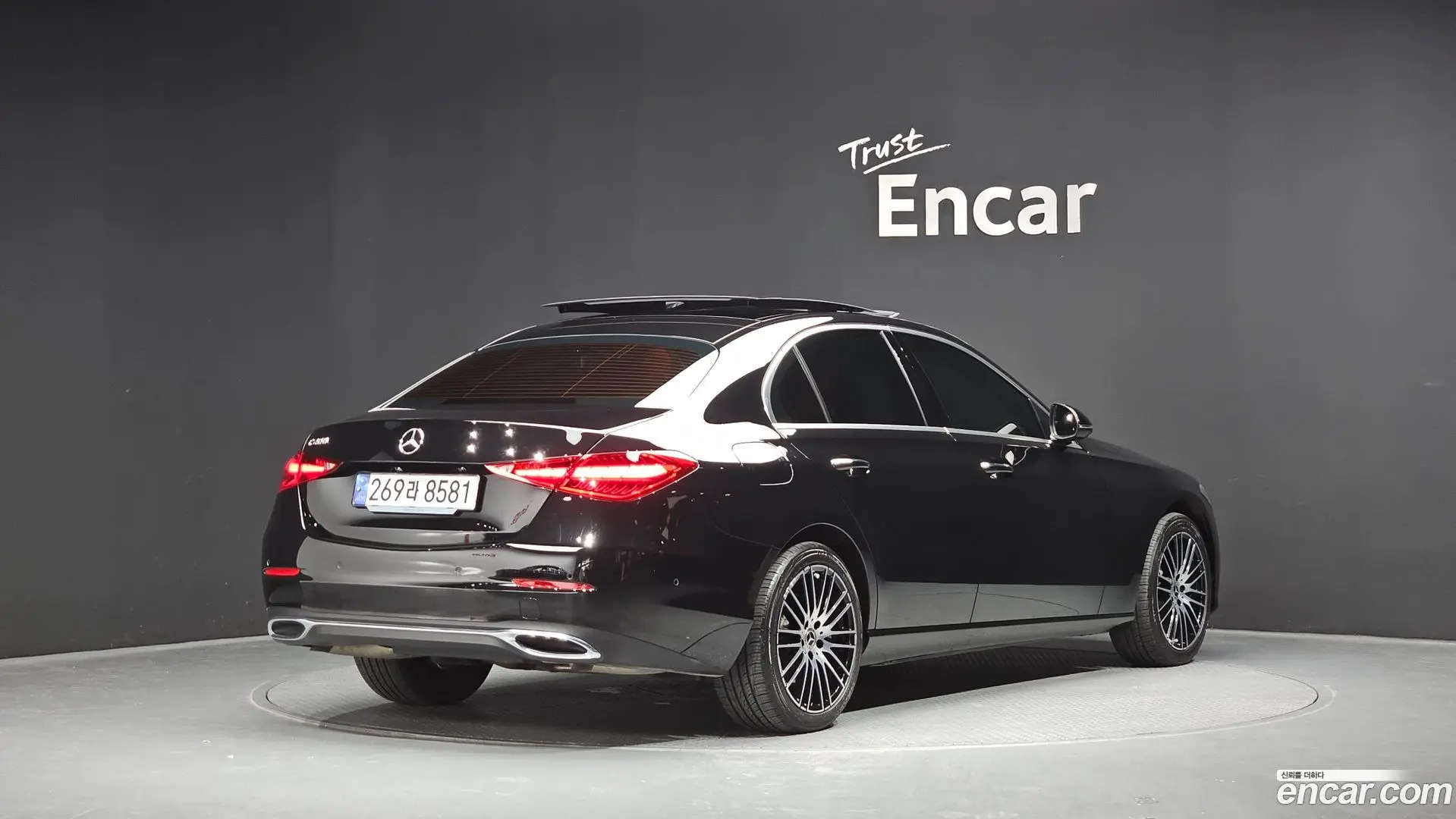 Main__Slider__Photo:C-Class Mercedes-Benz 2024.10-1