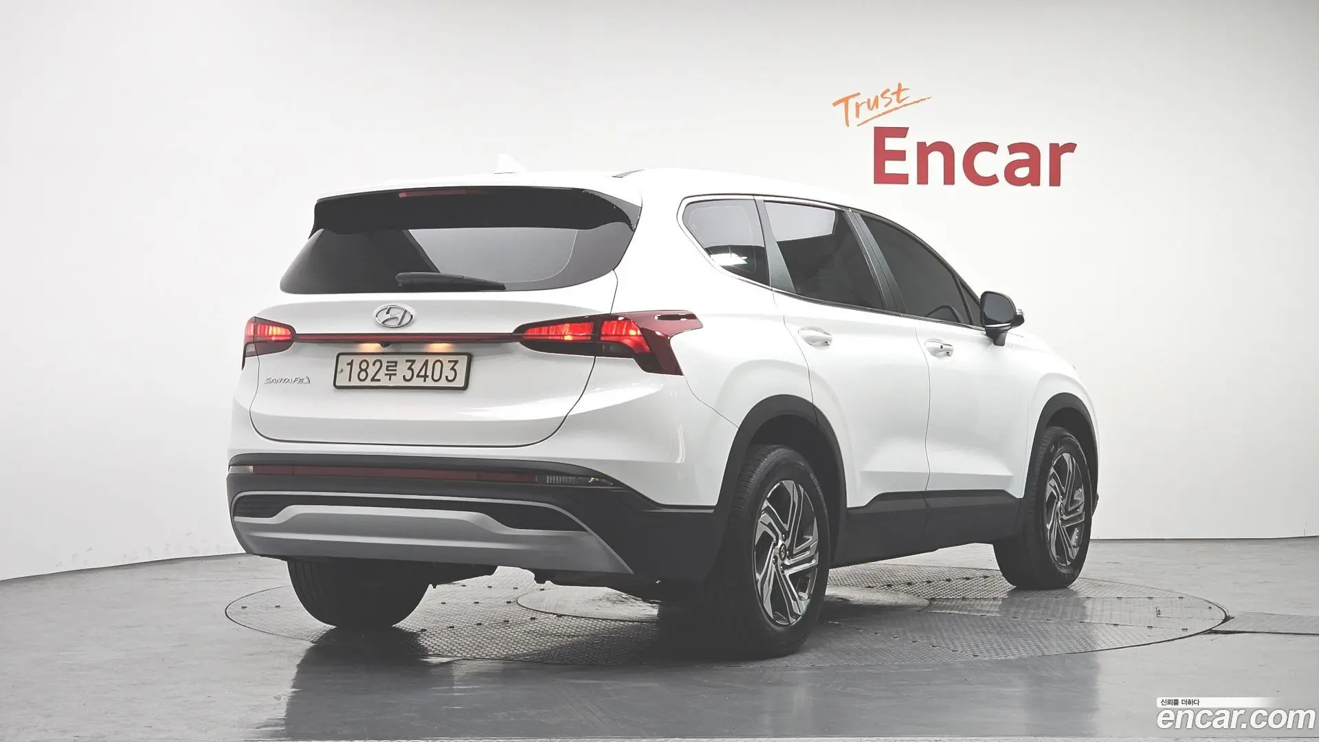 Main__Slider__Photo:Santafe Hyundai 2022.3-1
