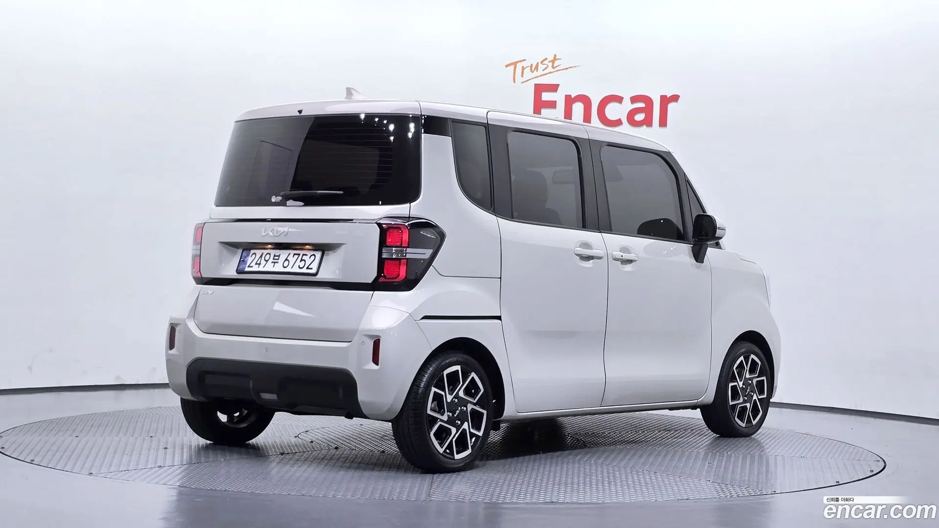 Main__Slider__Photo:RAY Kia 2025.3-1