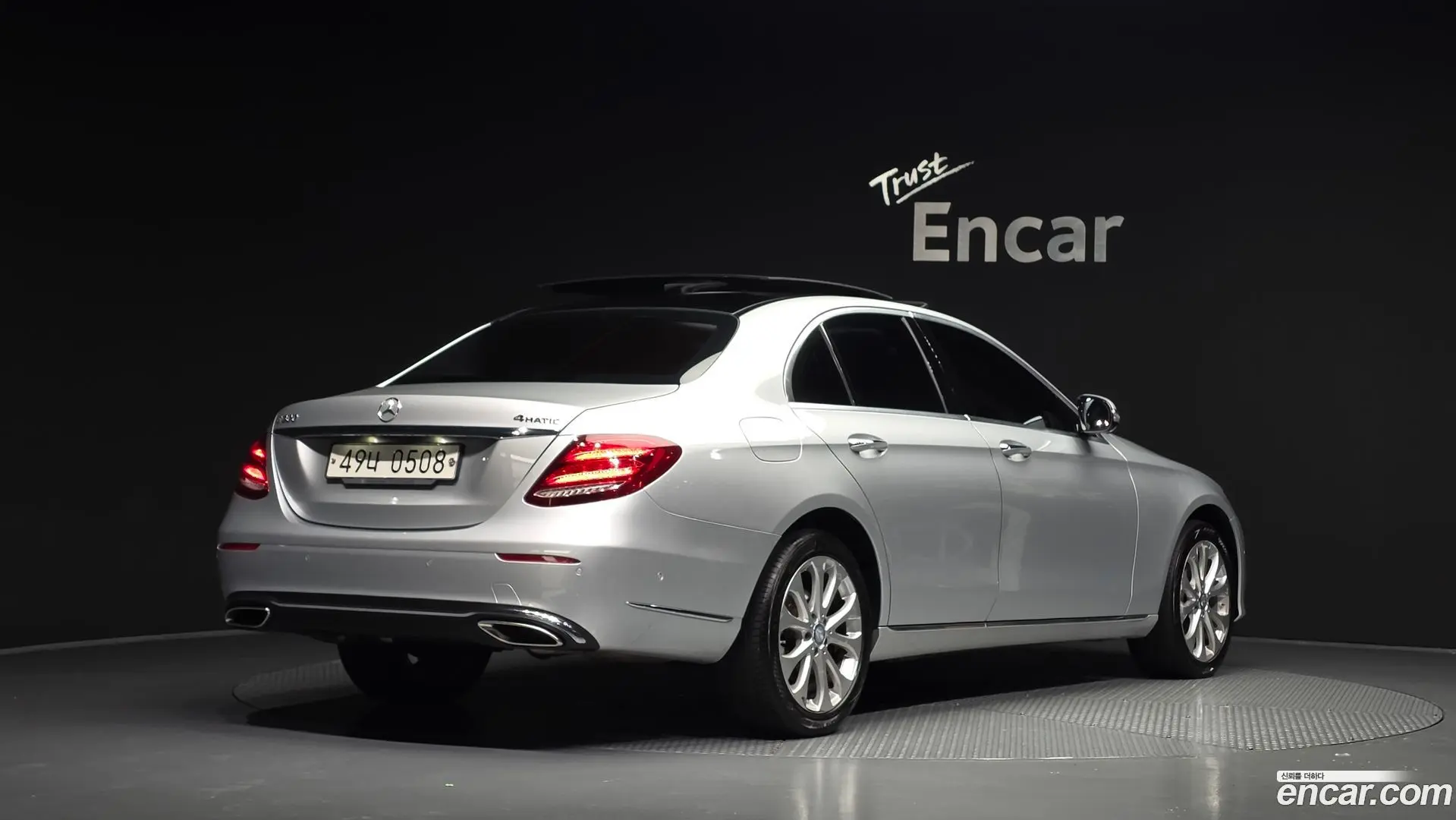 Main__Slider__Photo:E-Class Mercedes-Benz 2016.9-1