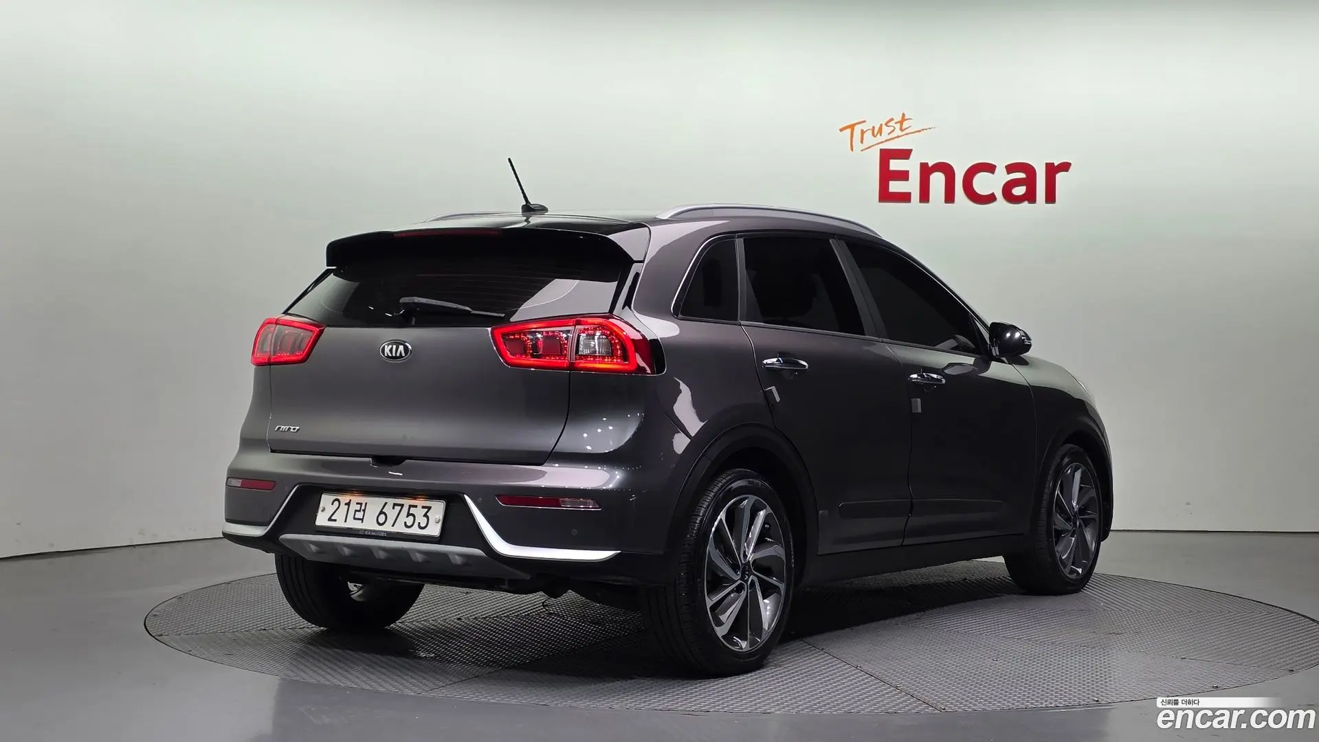 Main__Slider__Photo:Niro Kia 2017.5-1