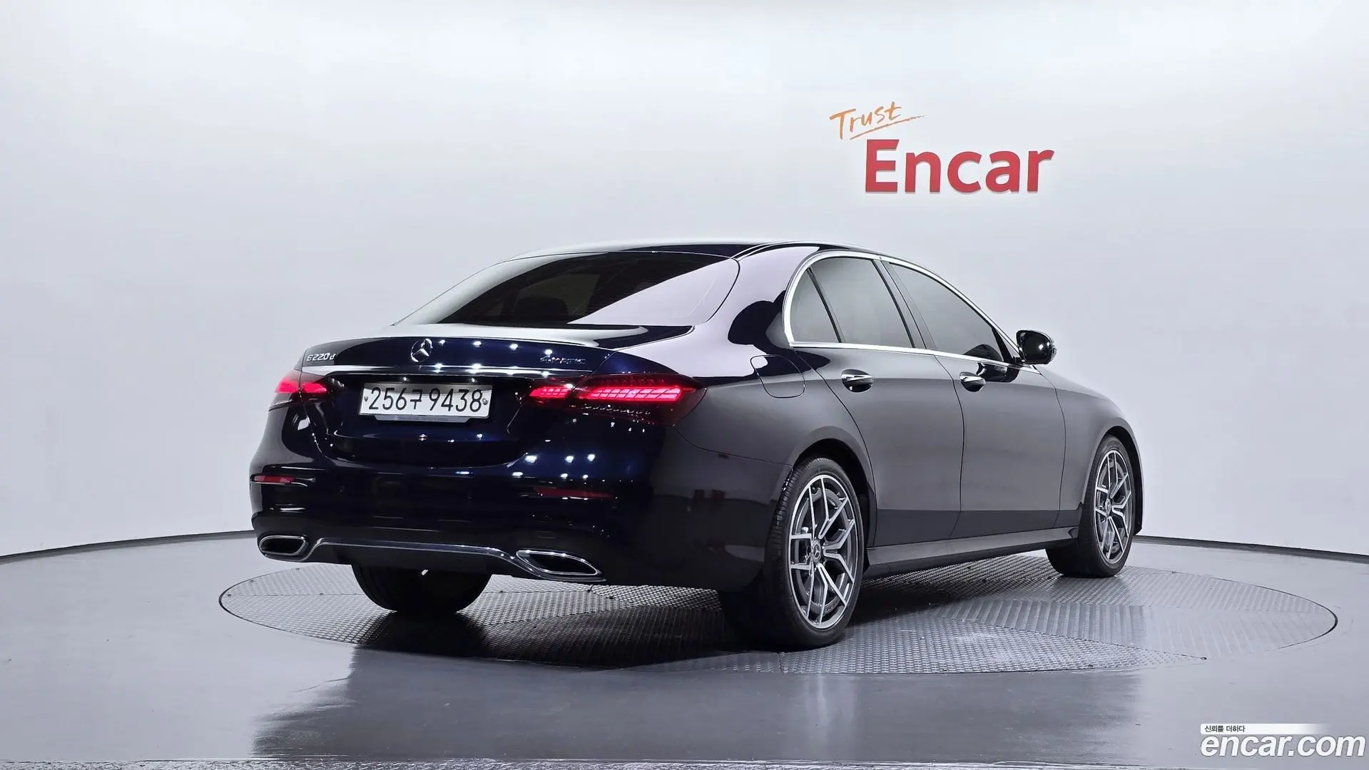 Main__Slider__Photo:E-Class Mercedes-Benz 2020.9-1