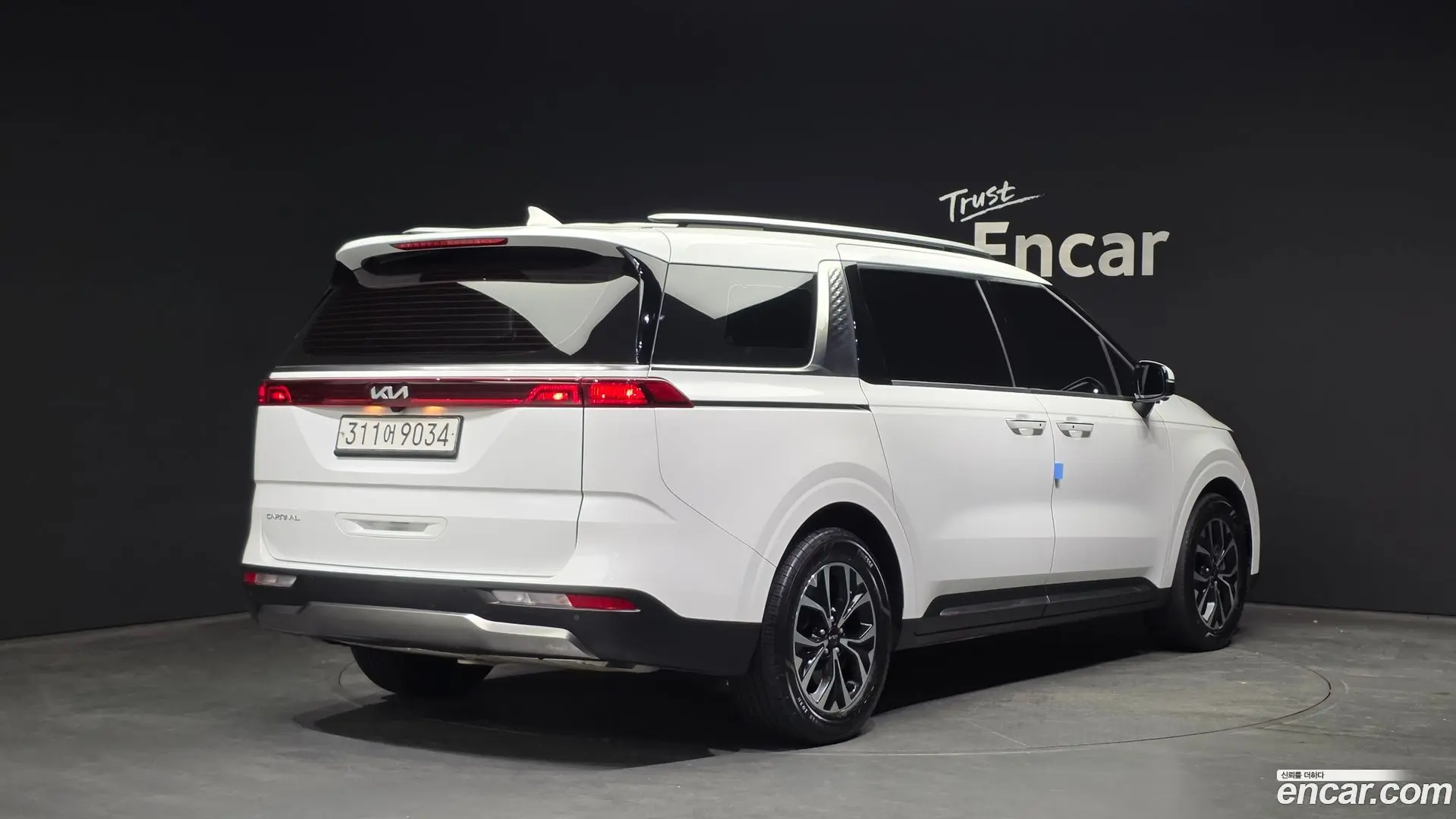 Main__Slider__Photo:Canival Kia 2023.7-1