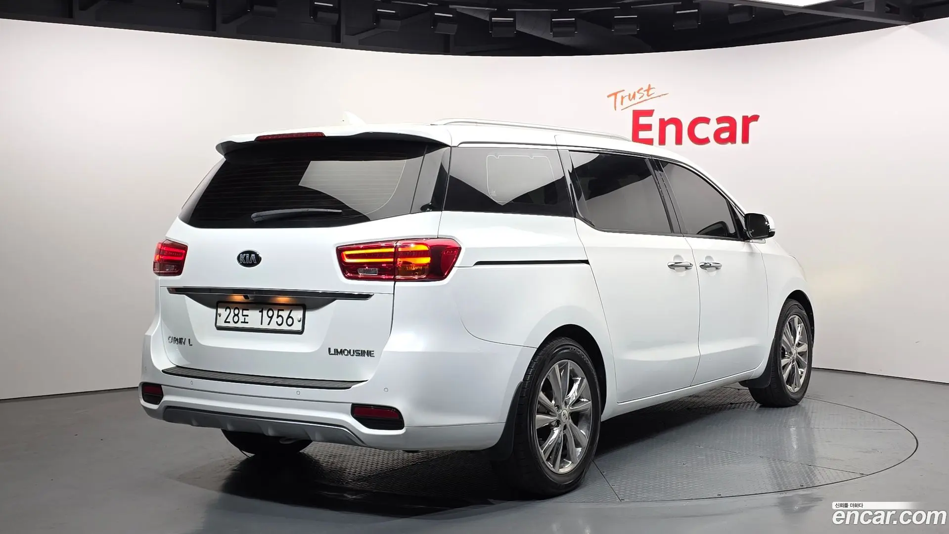 Main__Slider__Photo:Canival Kia 2018.7-1