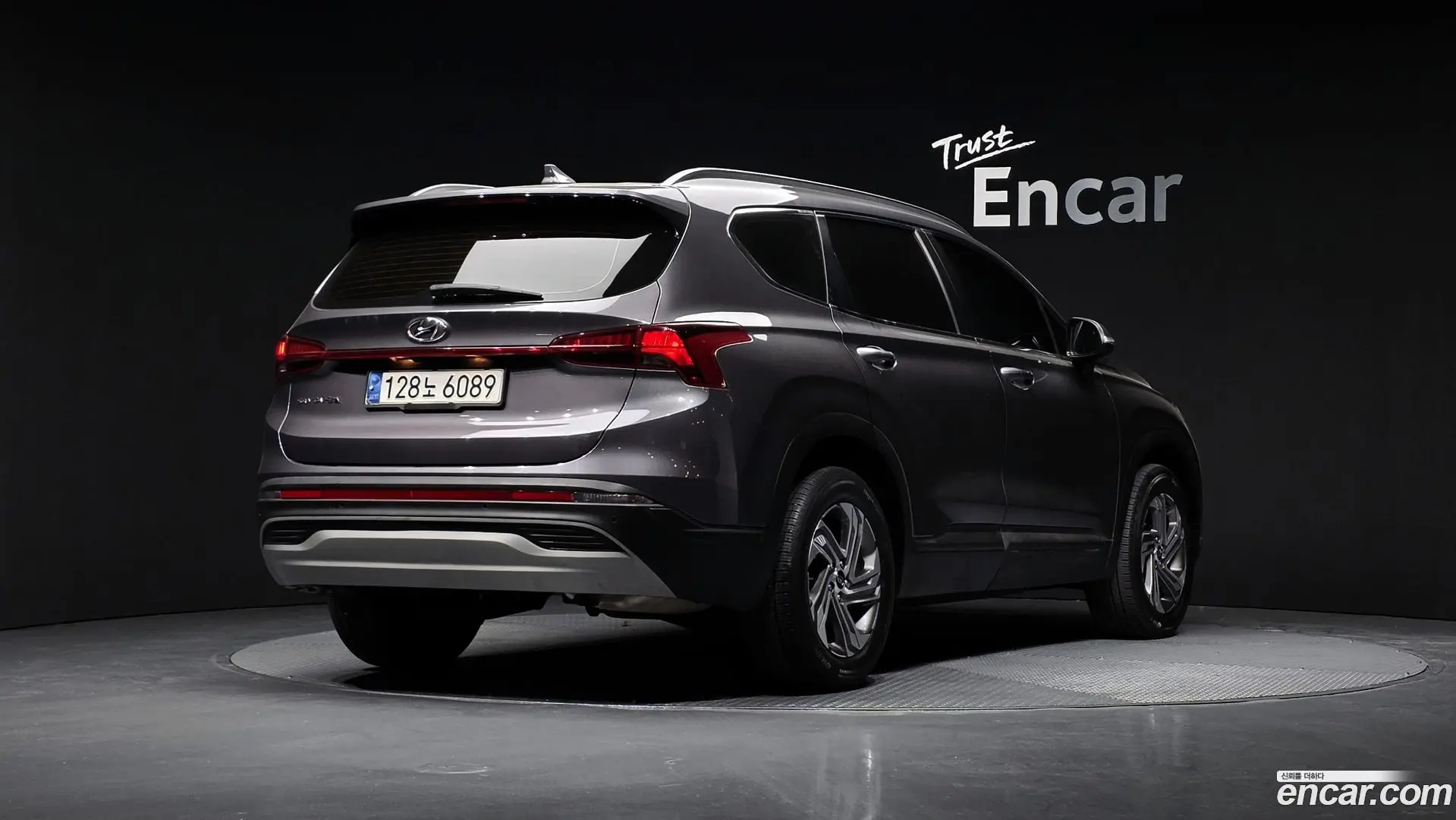 Main__Slider__Photo:Santafe Hyundai 2021.0-1