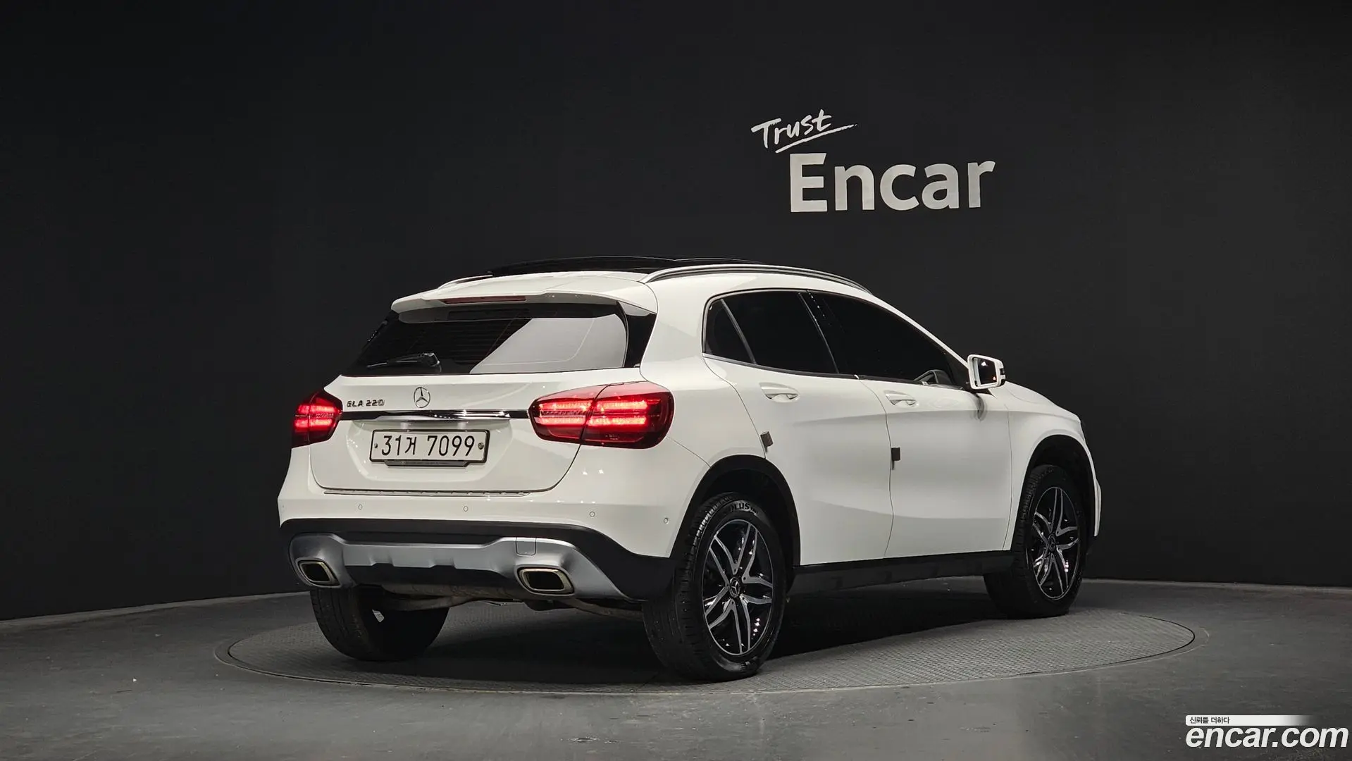 Main__Slider__Photo:GLA-Class Mercedes-Benz 2018.3-1