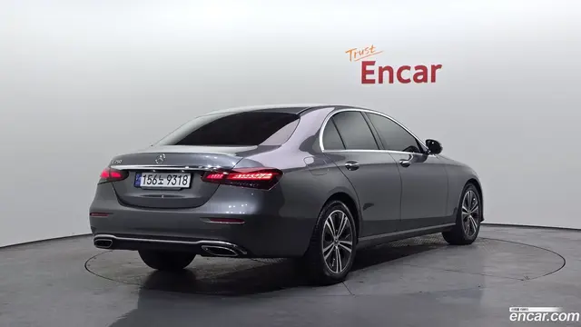 Main__Slider__Photo:E-Class Mercedes-Benz 2020.11-1