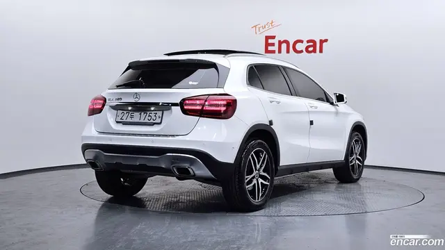 Main__Slider__Photo:GLA-Class Mercedes-Benz 2019.1-1