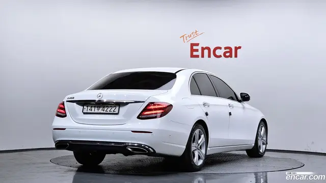 Main__Slider__Photo:E-Class Mercedes-Benz 2017.6-1