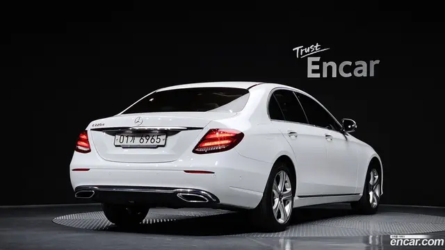 Main__Slider__Photo:E-Class Mercedes-Benz 2018.5-1