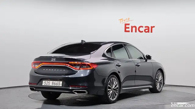 Main__Slider__Photo:Grandeur Hyundai 2017.3-1