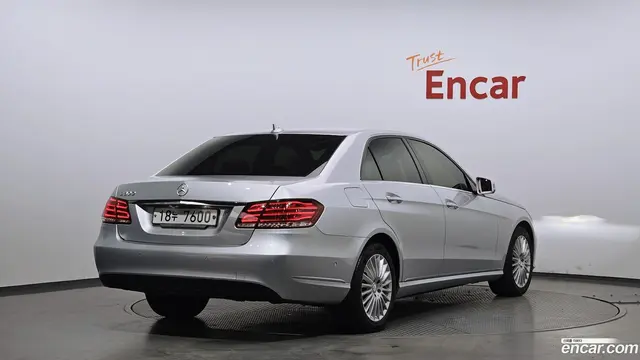 Main__Slider__Photo:E-Class Mercedes-Benz 2013.9-1