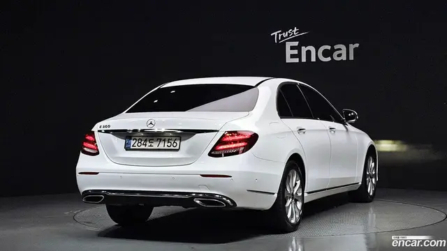 Main__Slider__Photo:E-Class Mercedes-Benz 2018.0-1