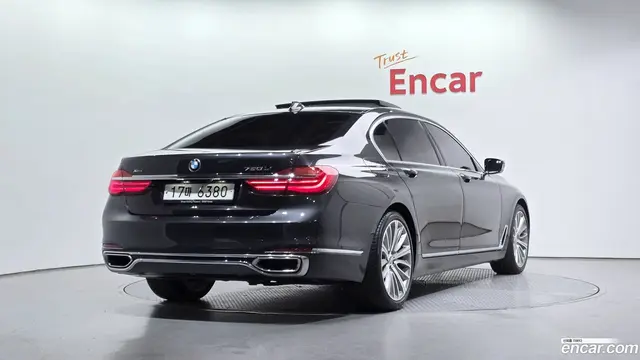 Main__Slider__Photo:7-Series BMW 2017.11-1