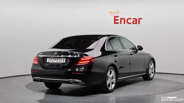 Main__Slider__Photo:E-Class Mercedes-Benz 2017.0-1