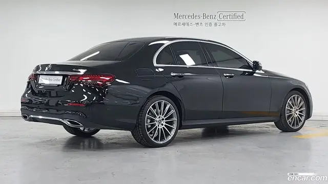 Main__Slider__Photo:E-Class Mercedes-Benz 2022.1-1