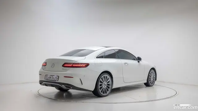 Main__Slider__Photo:E-Class Mercedes-Benz 2021.3-1