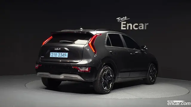 Main__Slider__Photo:Niro Kia 2023.9-1