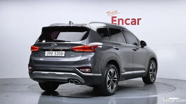 Main__Slider__Photo:Santafe Hyundai 2018.3-1