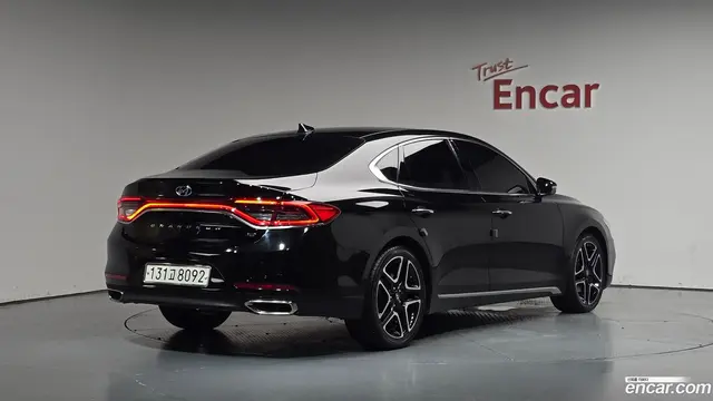 Main__Slider__Photo:Grandeur Hyundai 2019.4-1