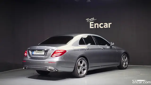 Main__Slider__Photo:E-Class Mercedes-Benz 2019.3-1