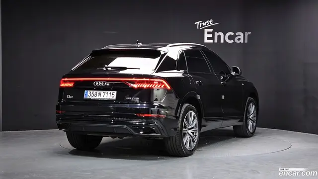 Main__Slider__Photo:Q8 Audi 2021.2-1