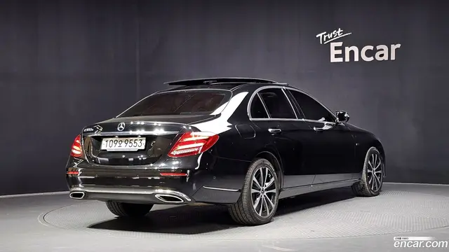 Main__Slider__Photo:E-Class Mercedes-Benz 2019.10-1
