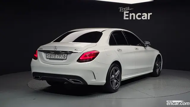 Main__Slider__Photo:C-Class Mercedes-Benz 2019.4-1